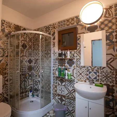 Maison De L'amour Brebu Nou